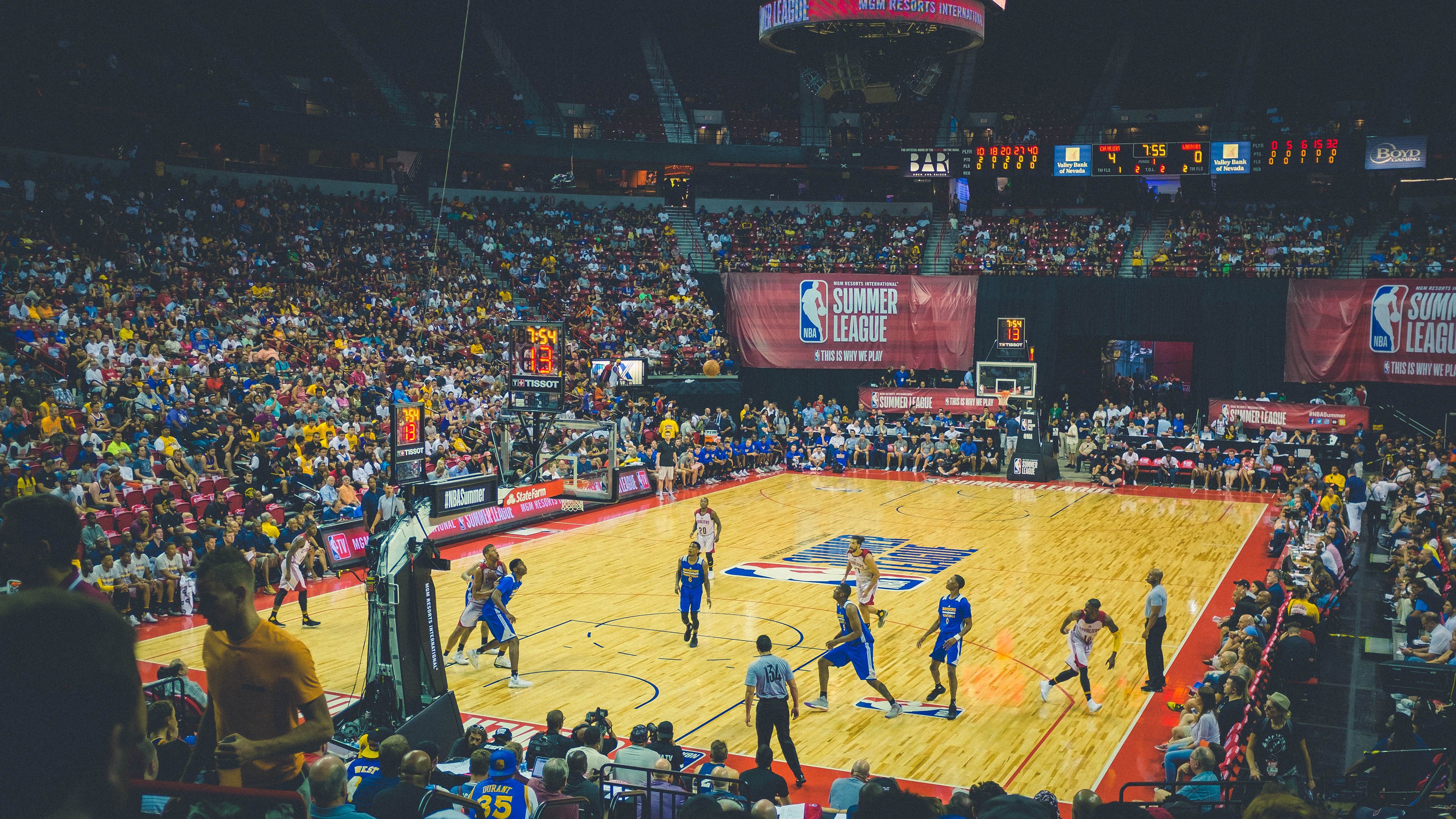 F1年度争冠之夜，文班亚马带动全队节奏