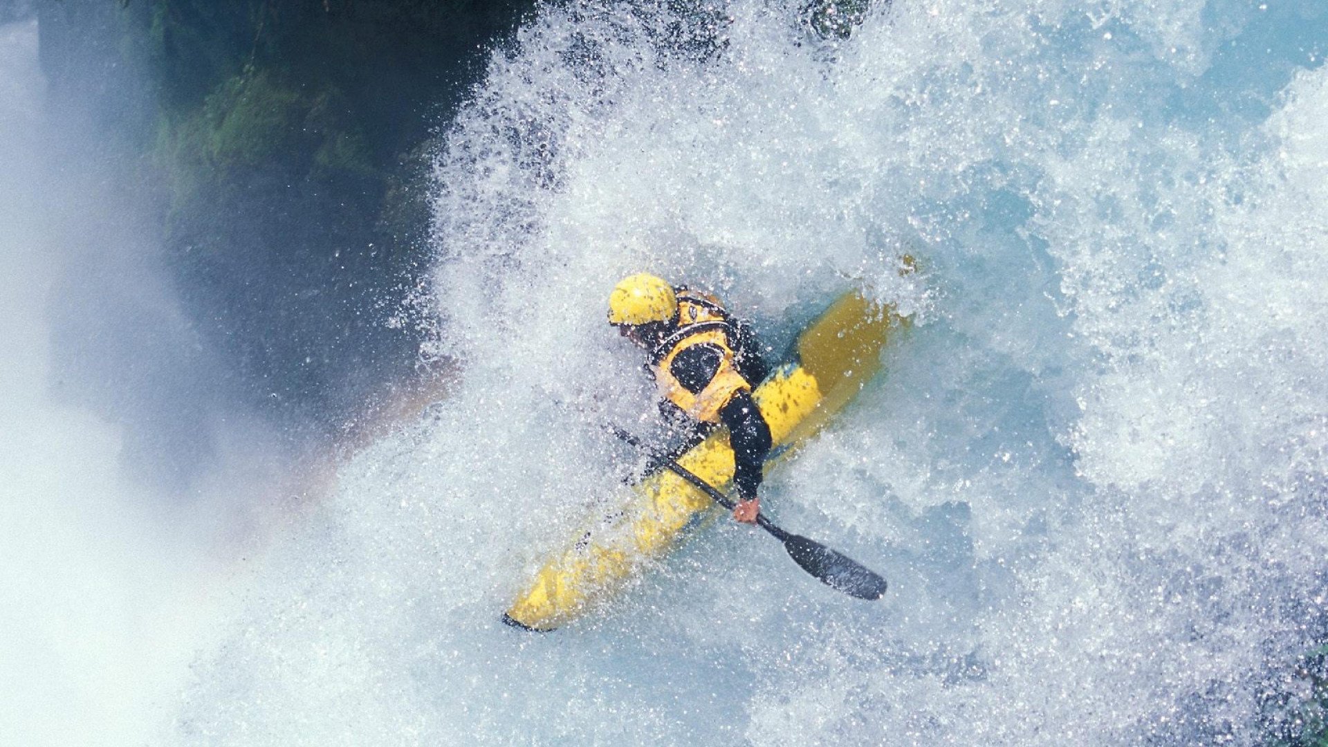 F1年度争冠焦点战，公牛碾压尼克斯，赛道之外的统治力隐喻
